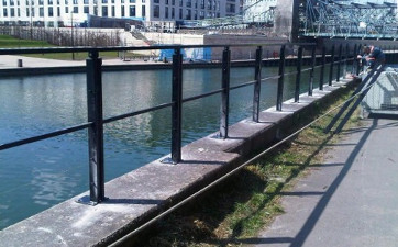 Bath fence