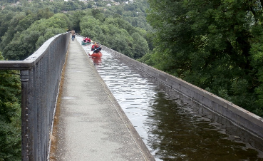 Alan canoeists Aqueduct