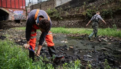 MenSearching ManchesterCanal