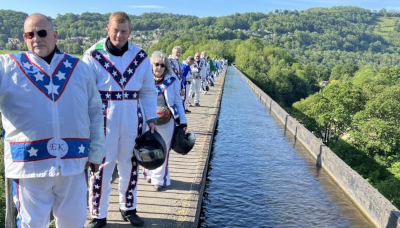 MotocyclistsOnAqueduct