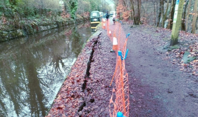 WhallyBridgeTowpath