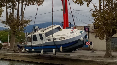 Craning private boat2