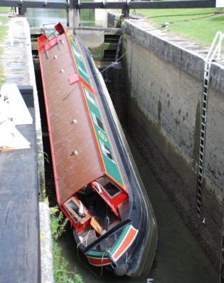 hire boat sunk at bath top lock